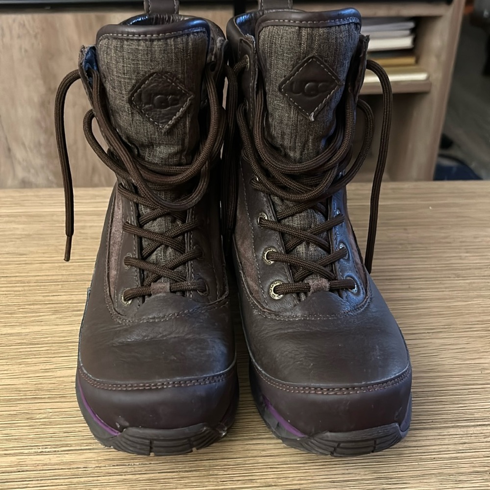 Lightly used women’s UGG snow boots. Brown/purple. Thinsulate insolated 7.5